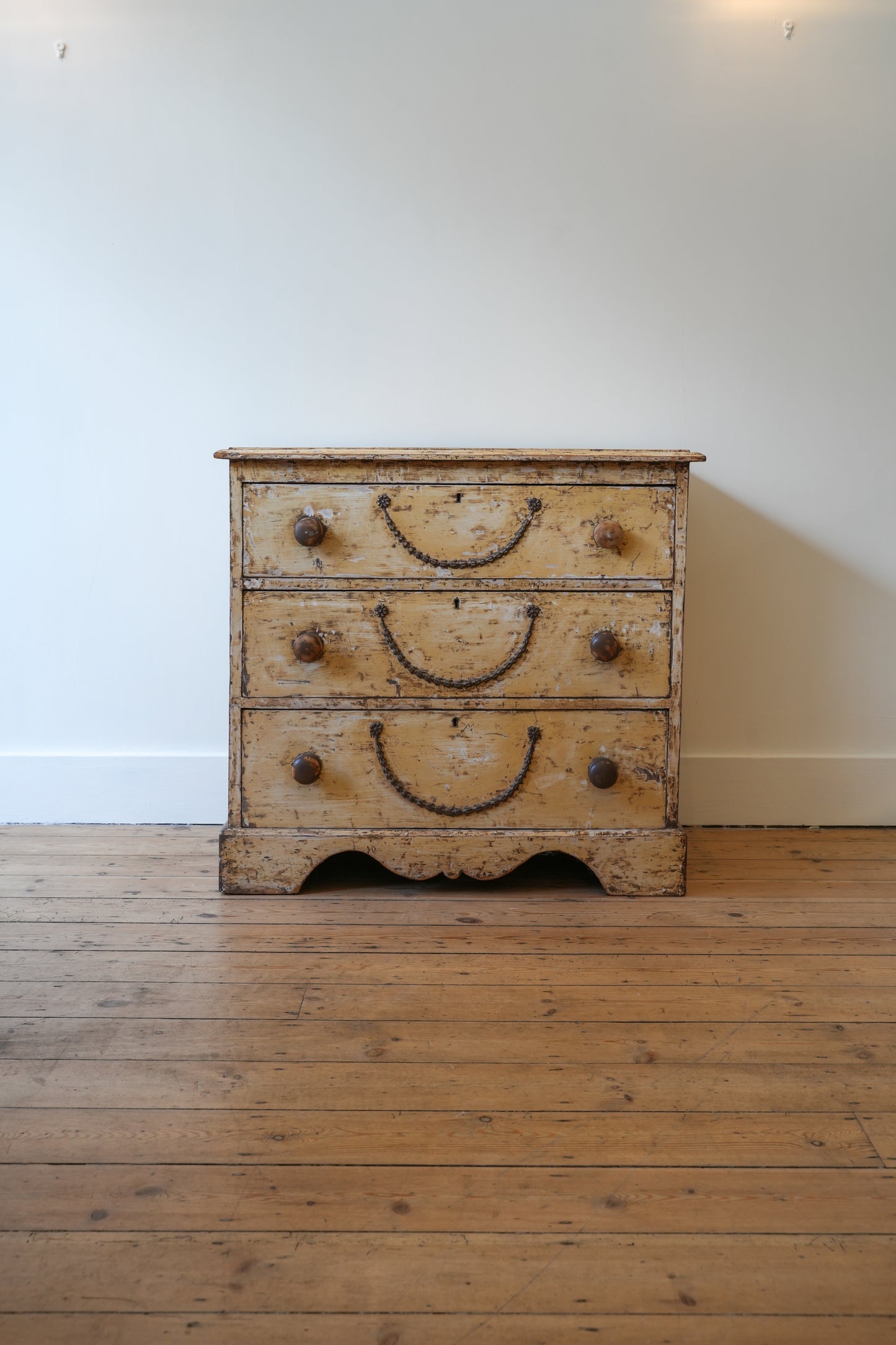 English Chest of drawers