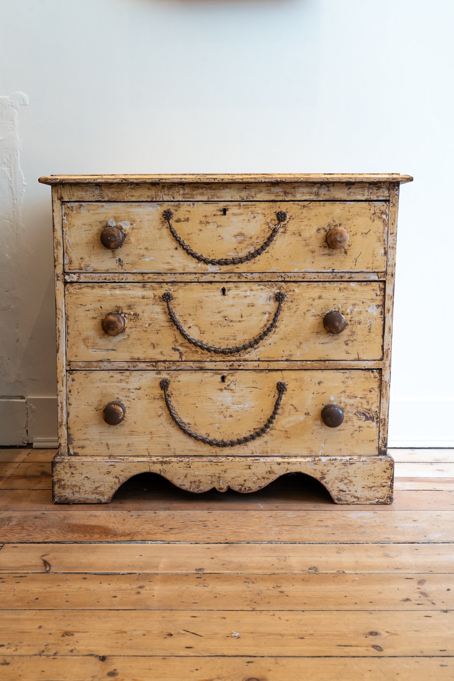 English Chest of drawers