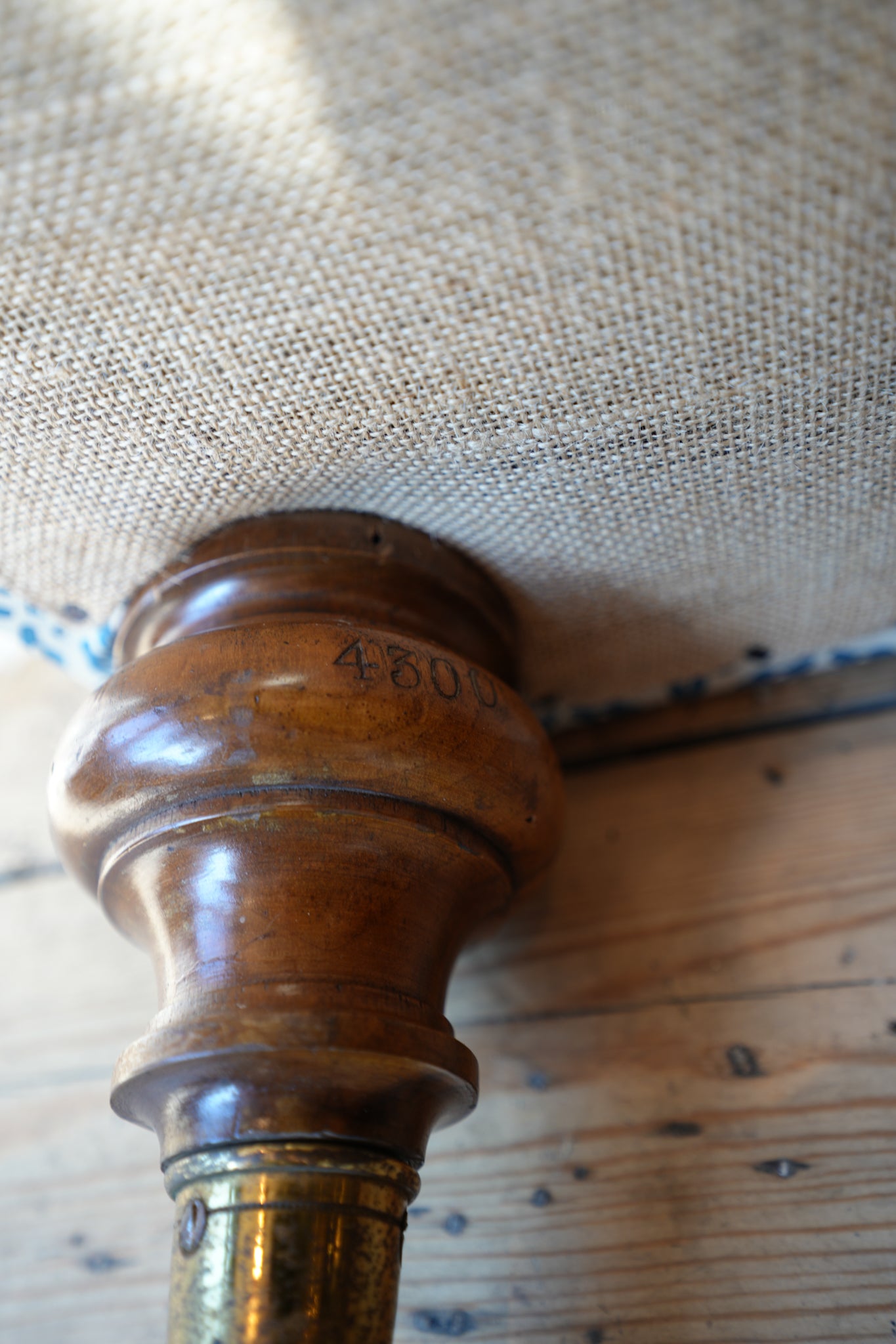 Howard & Sons Chaise Longue.