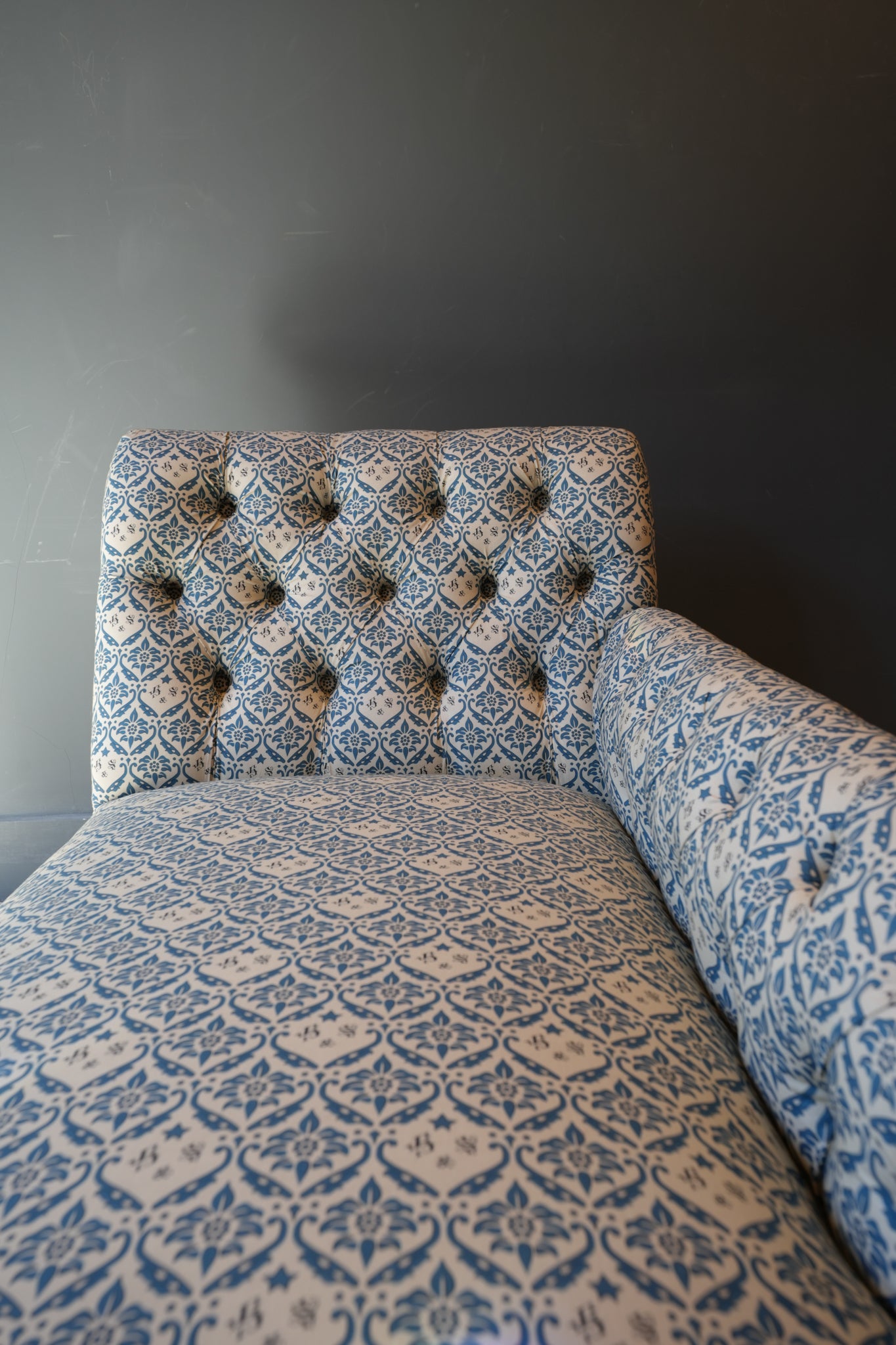 Howard & Sons Chaise Longue.