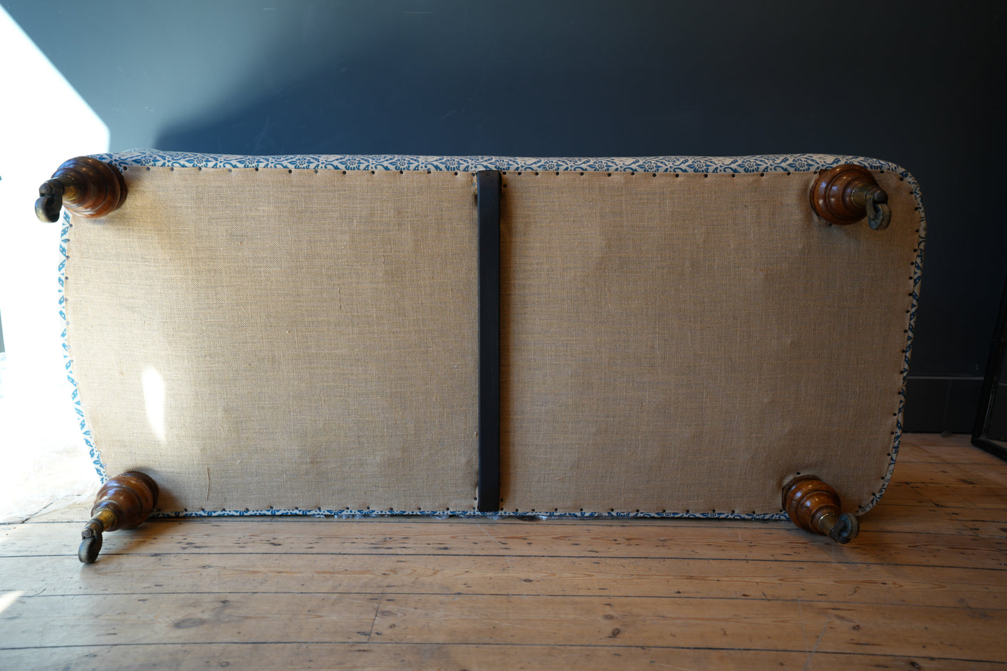 Howard & Sons Chaise Longue.