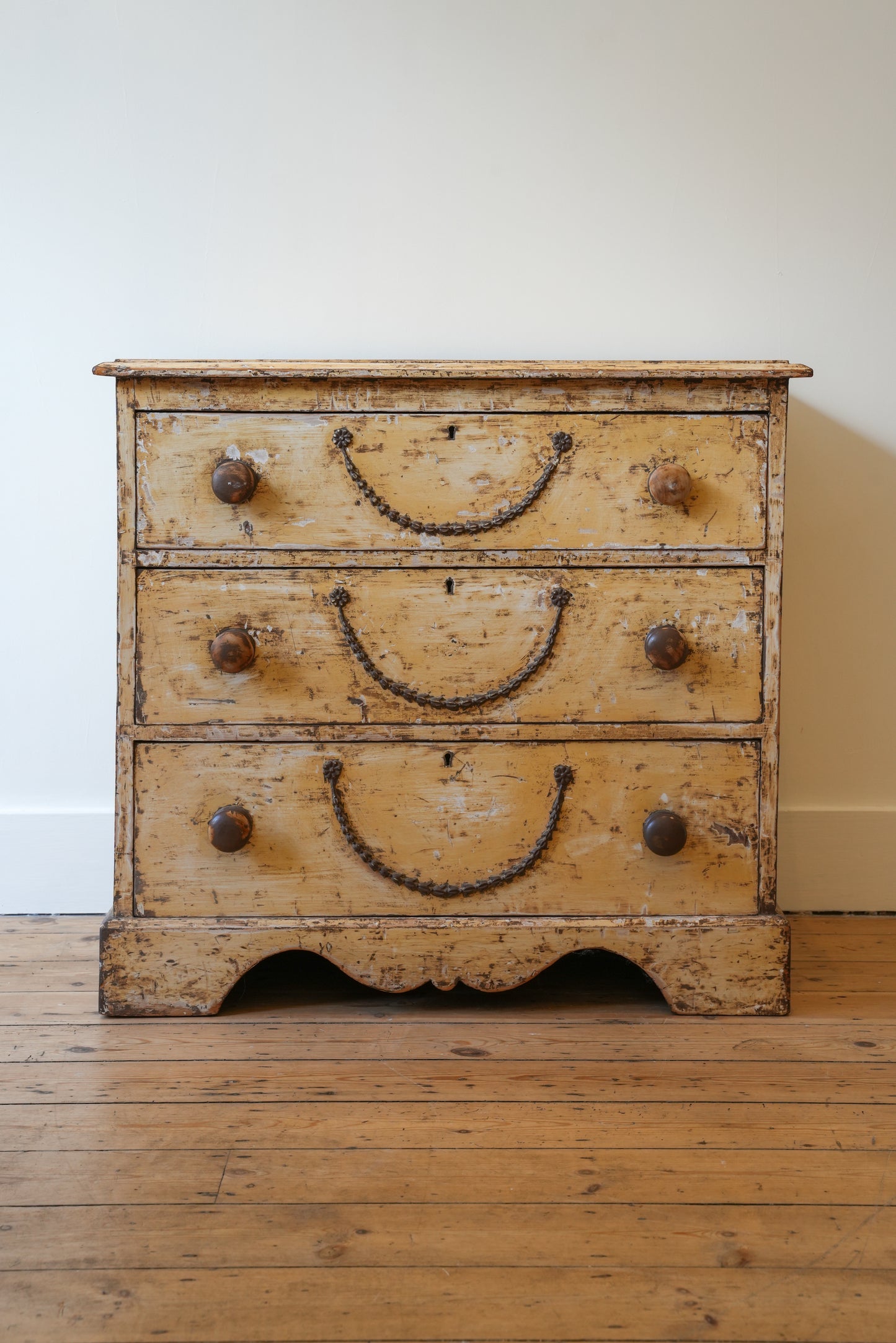 English Chest of drawers