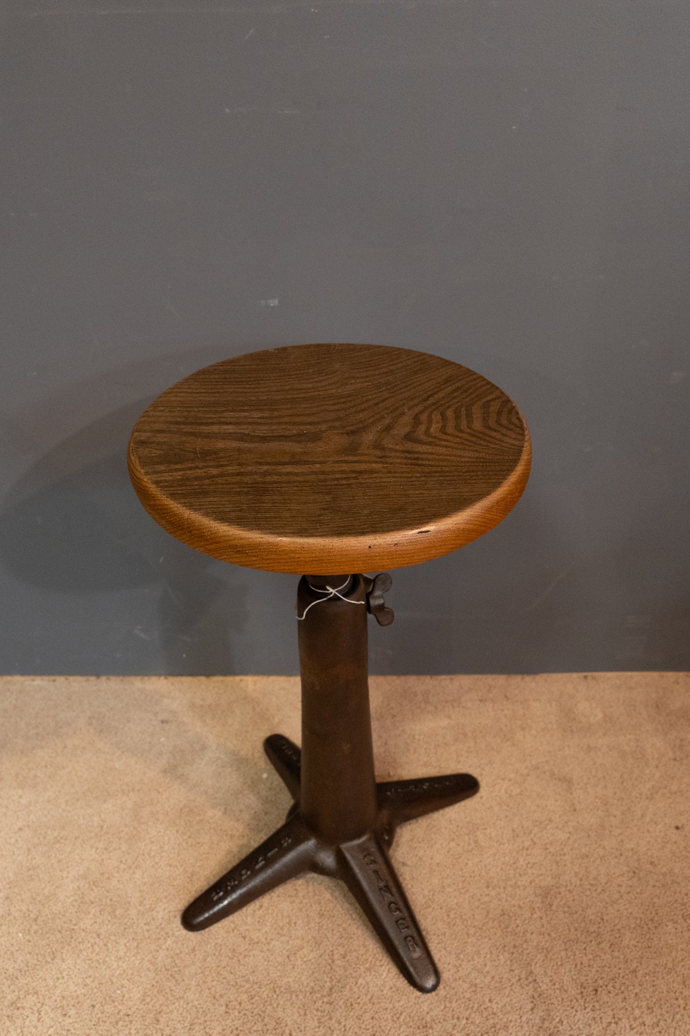Singer stool