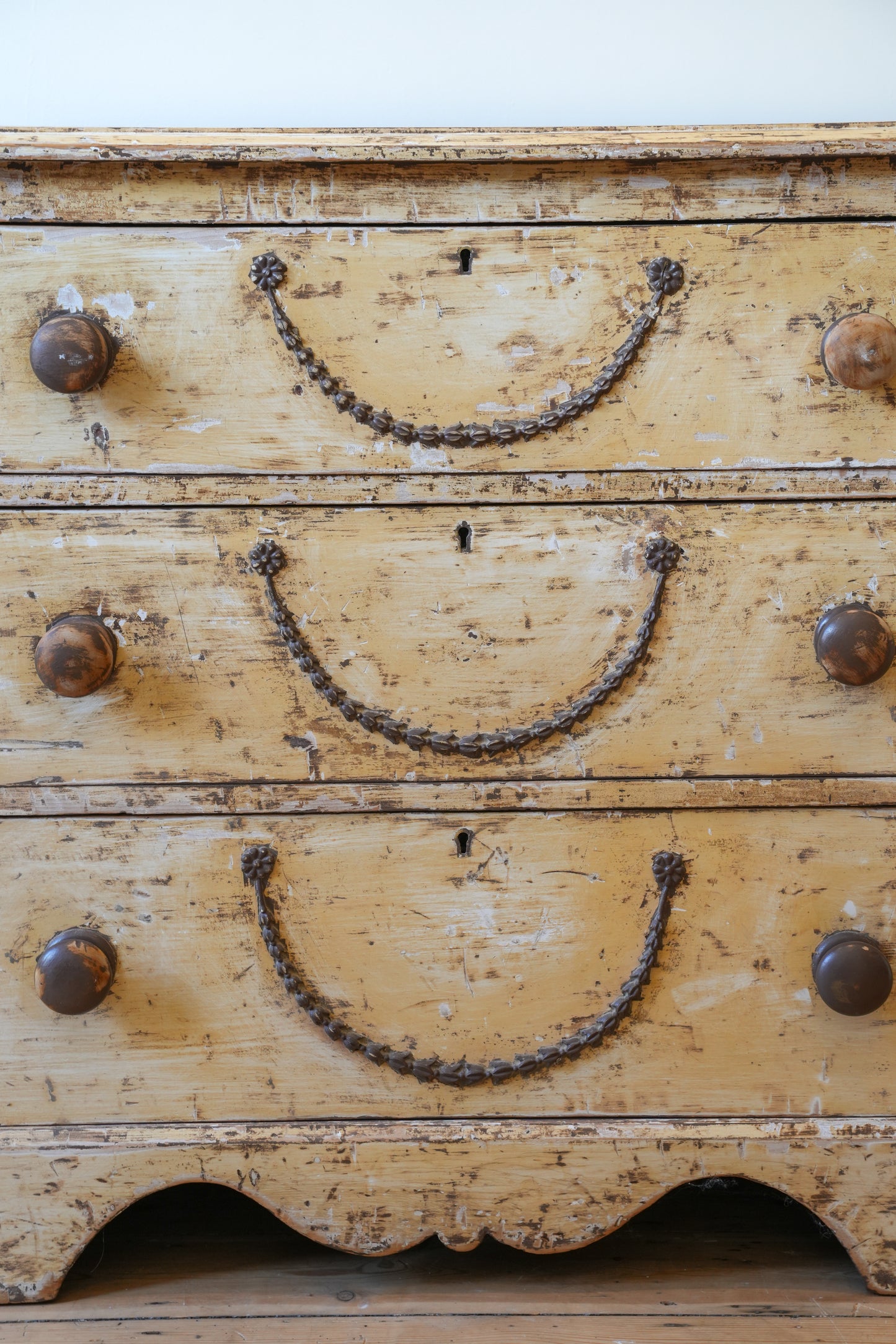 English Chest of drawers