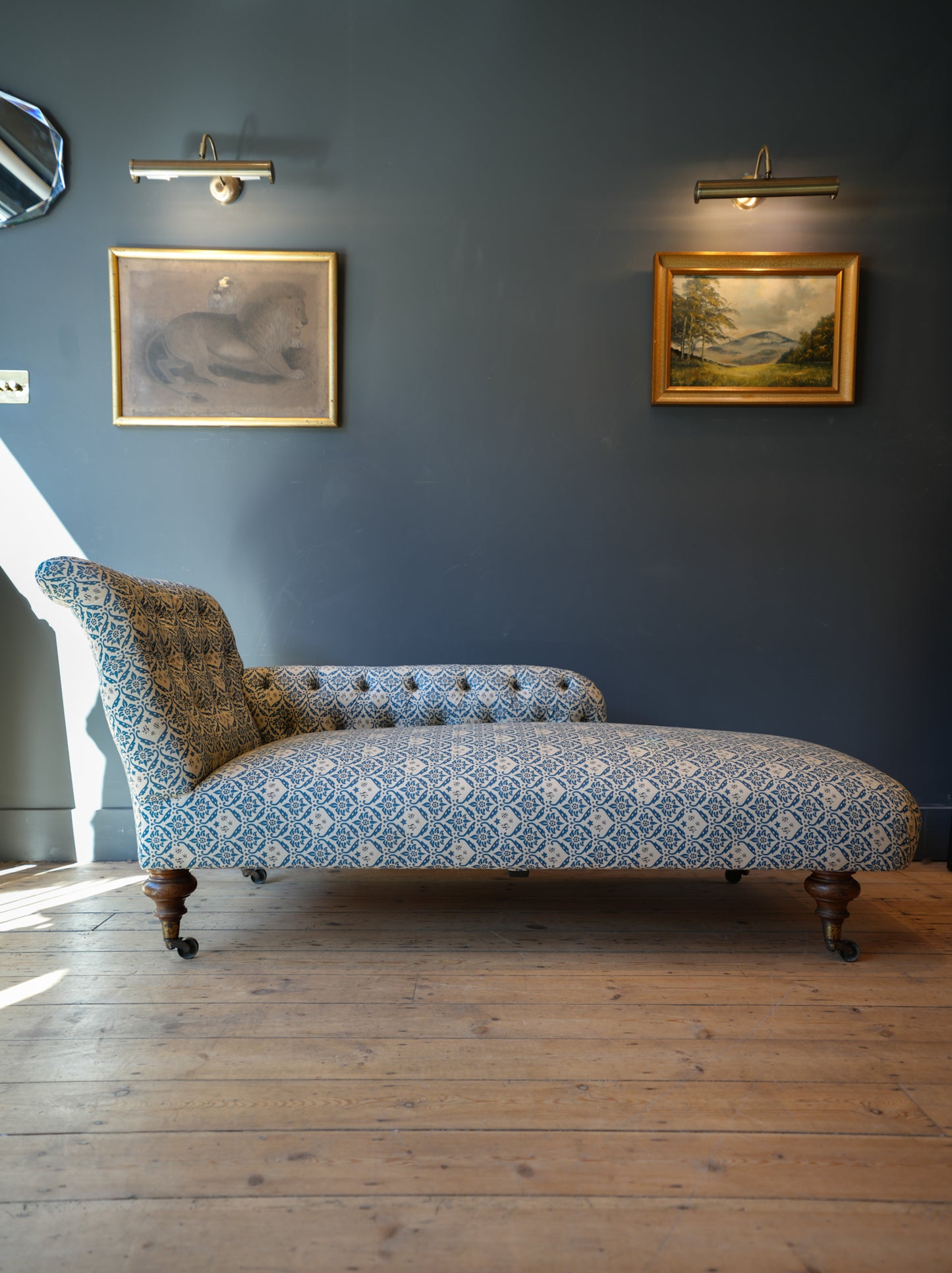 Howard & Sons Chaise Longue.