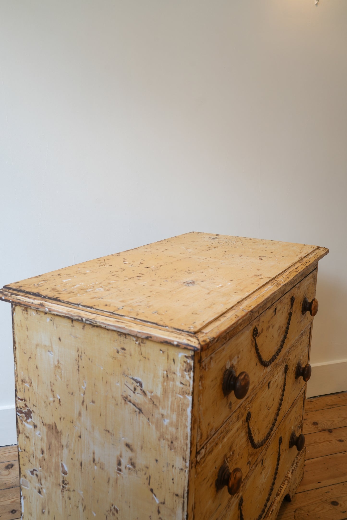 English Chest of drawers
