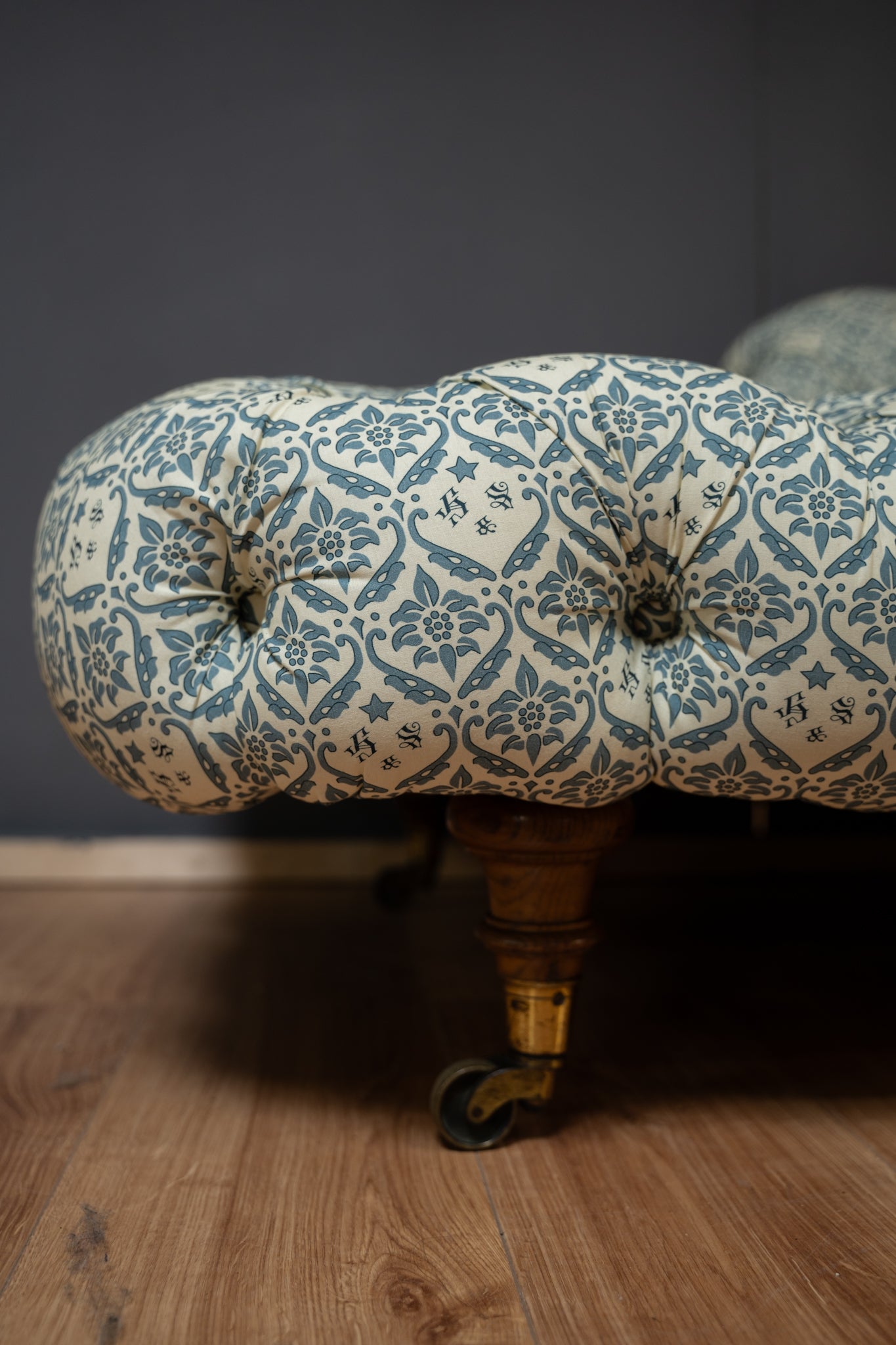 Howard & Sons Chaise Longue