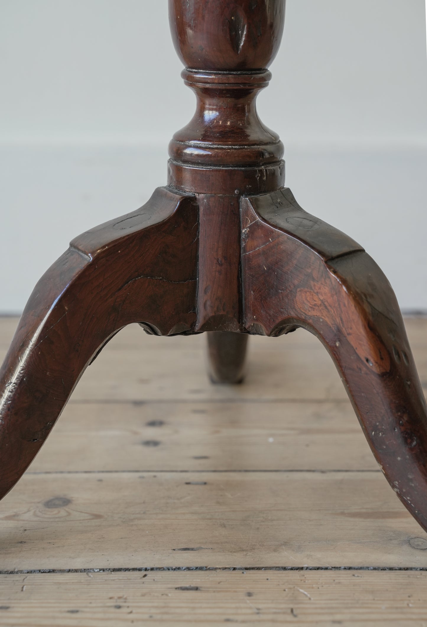 George II (18th Century) Burr Yew Tripod Table.