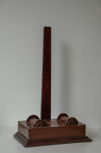 Fine George IV Mahogany Weighted Salver & Plate Display Stand, c. 1825 (In the Manner of Gillows).