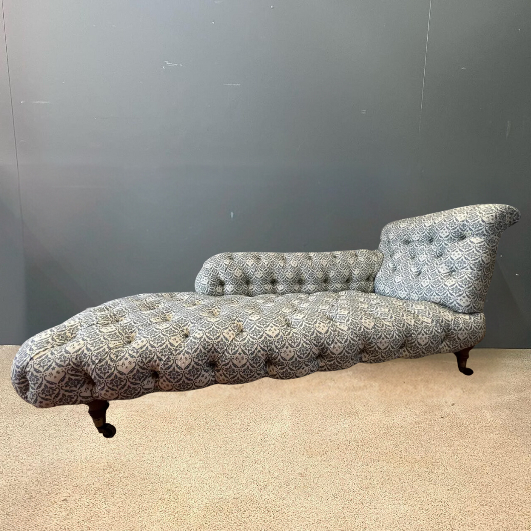Howard & Sons Chaise Longue or Daybed. Leg Stamped. Original Cope