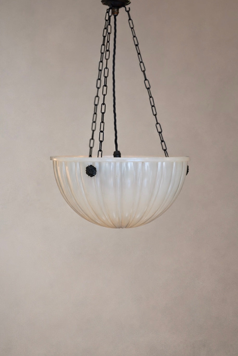 Fluted Moonstone plafonnier.