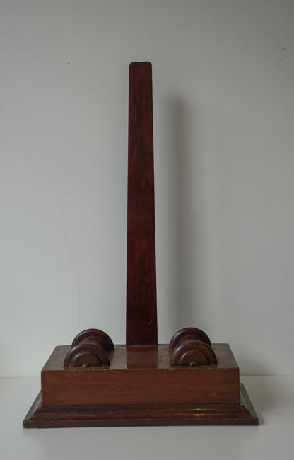 Fine George IV Mahogany Weighted Salver & Plate Display Stand, c. 1825 (In the Manner of Gillows).
