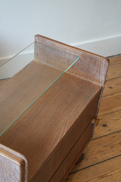 A pair of bedside cupboards by Guglielmo Ulrich.