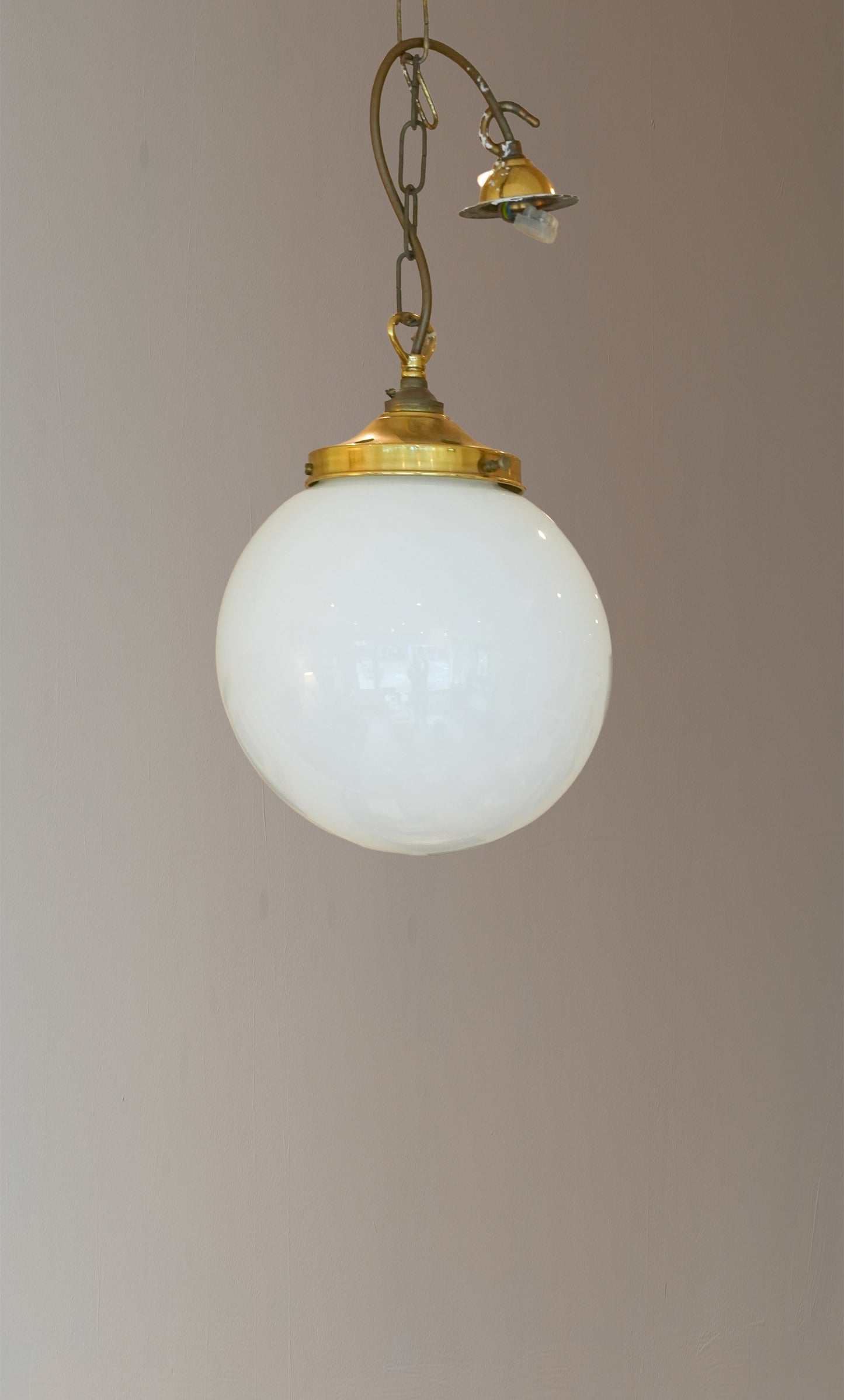 4 x Globe Graduating Size Opaline Pendant Lights