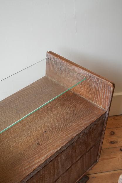 A pair of bedside cupboards by Guglielmo Ulrich.