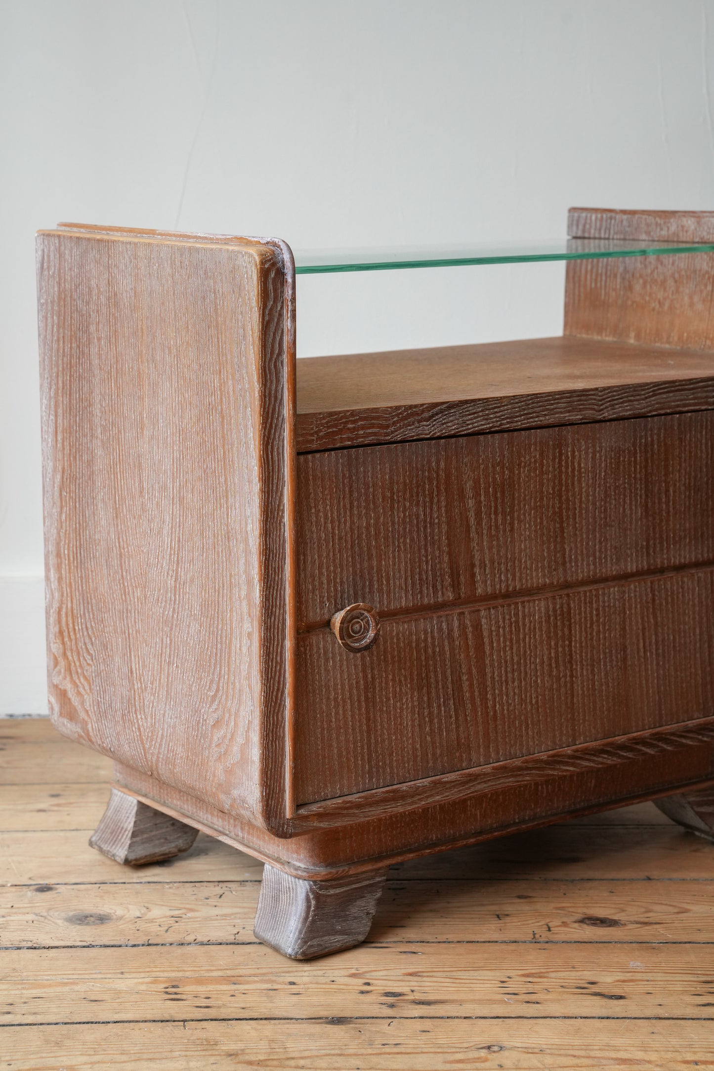 A pair of bedside cupboards by Guglielmo Ulrich.